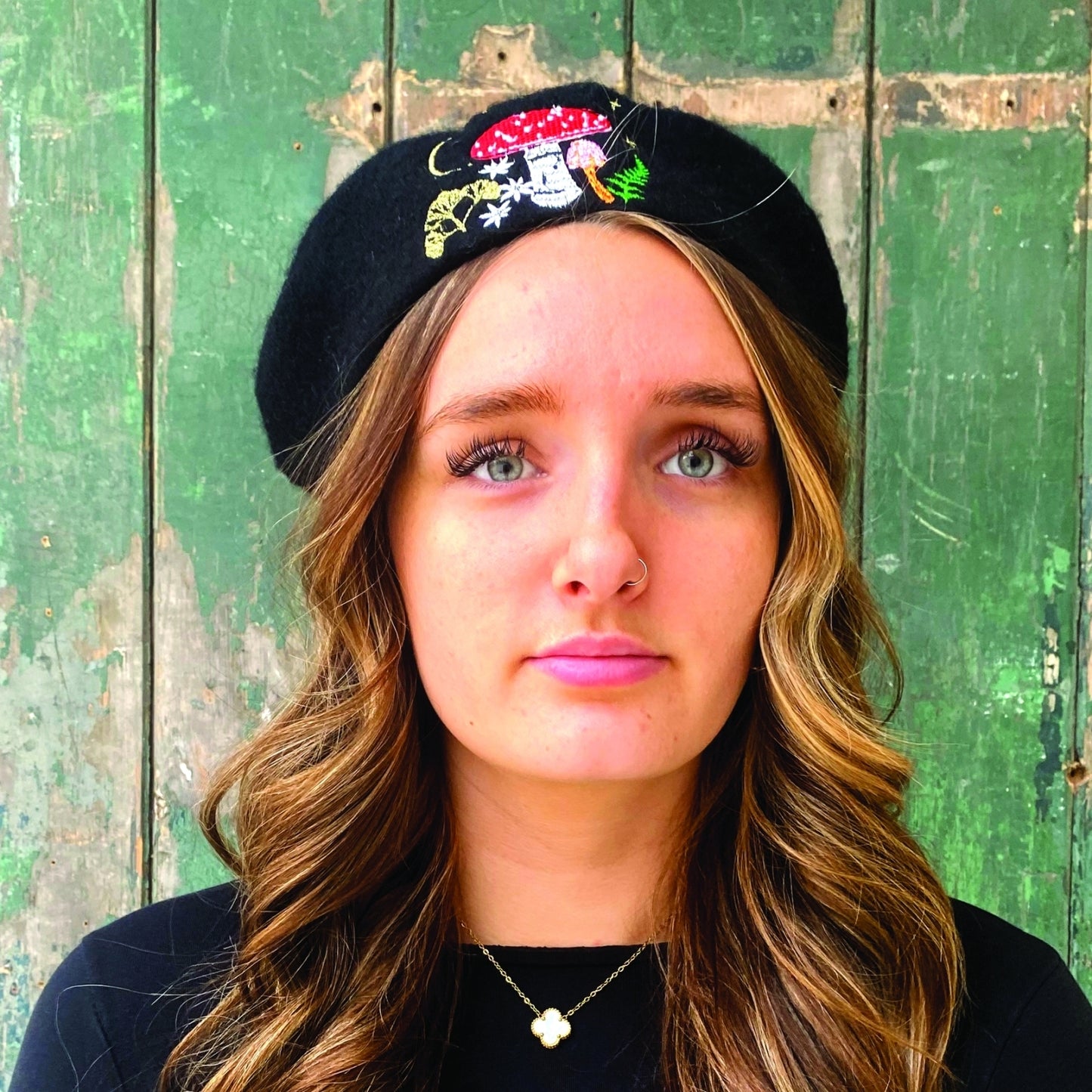 House of Disaster-Forage-Baret-Zwart-Paddenstoel