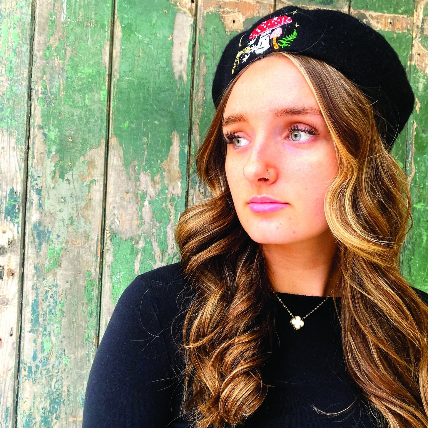 House of Disaster-Forage-Baret-Zwart-Paddenstoel