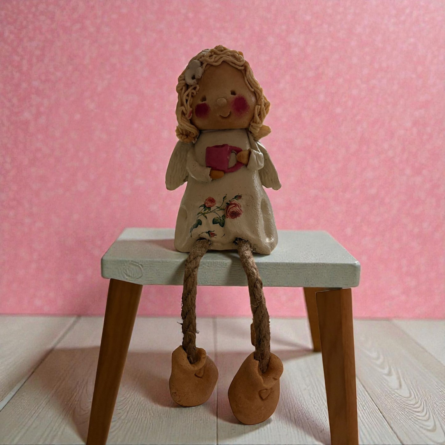 Engel met kopje-Zittend-Zoutdeeg-Handgemaakt-Decoratie
